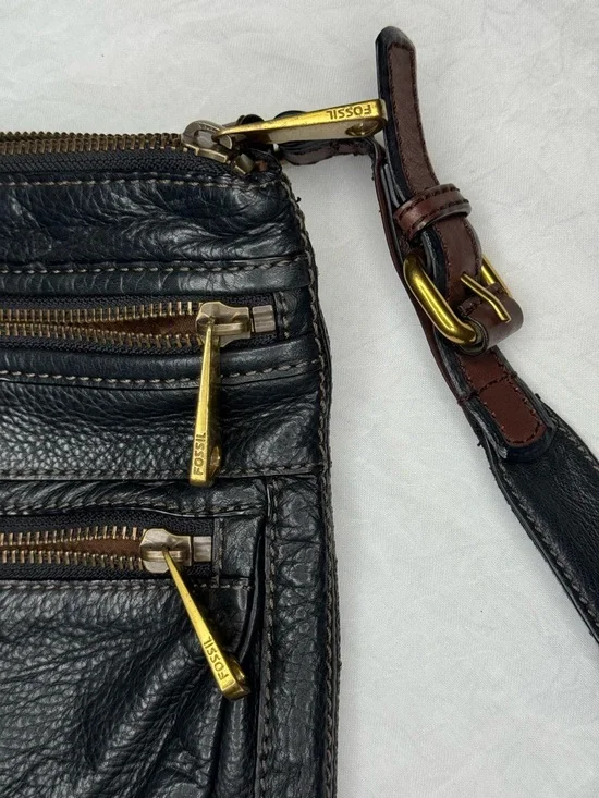 Fossil Black Leather Crossbody Gold tone Hardware - Picture 5 of 12